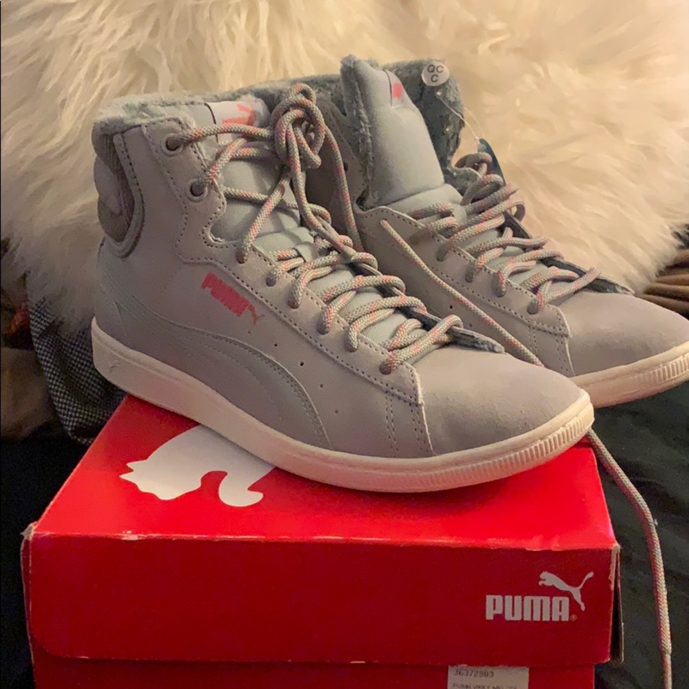 Sneakers - Picture 2 of 3